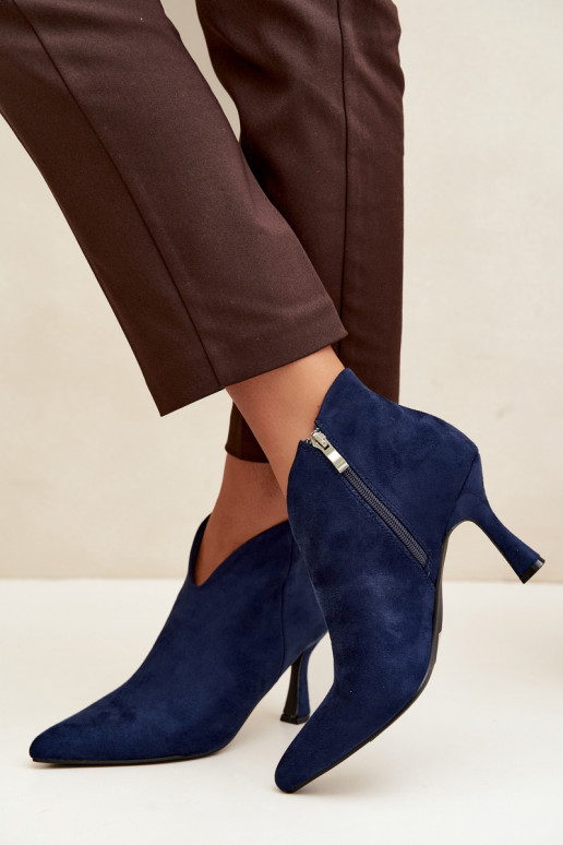 Botins femininos com salto fino e bico pontudo na cor azul escuro Bessia