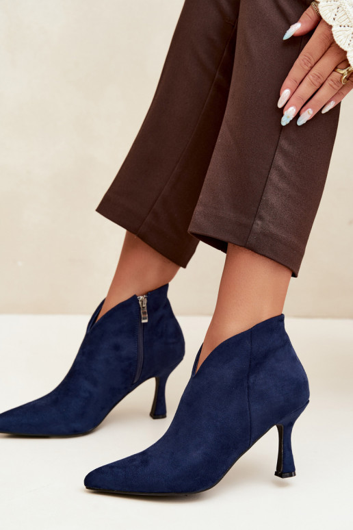 Botins femininos com salto fino e bico pontudo na cor azul escuro Bessia