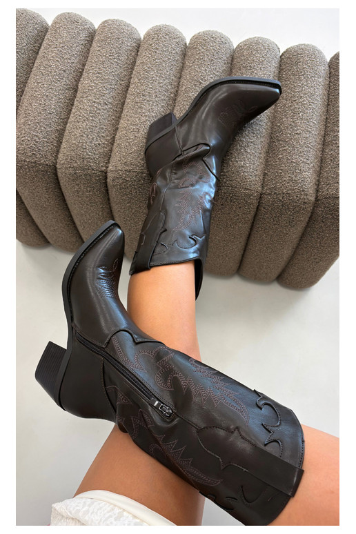Botas altas de estilo cowboy com saltos em couro sintético chocolate Jarissa