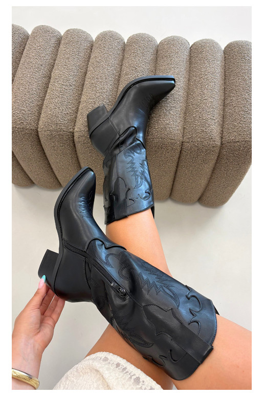 Botas altas de estilo cowboy com saltos em couro sintético preto Jarissa
