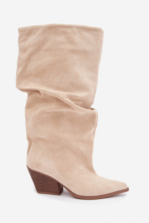 Botas femininas acima do joelho com parte superior curva e saltos em camurça na cor areia Durela