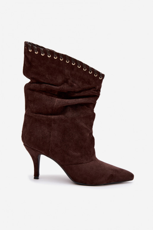 Botins enrugados com saltos finos na cor chocolate Herella