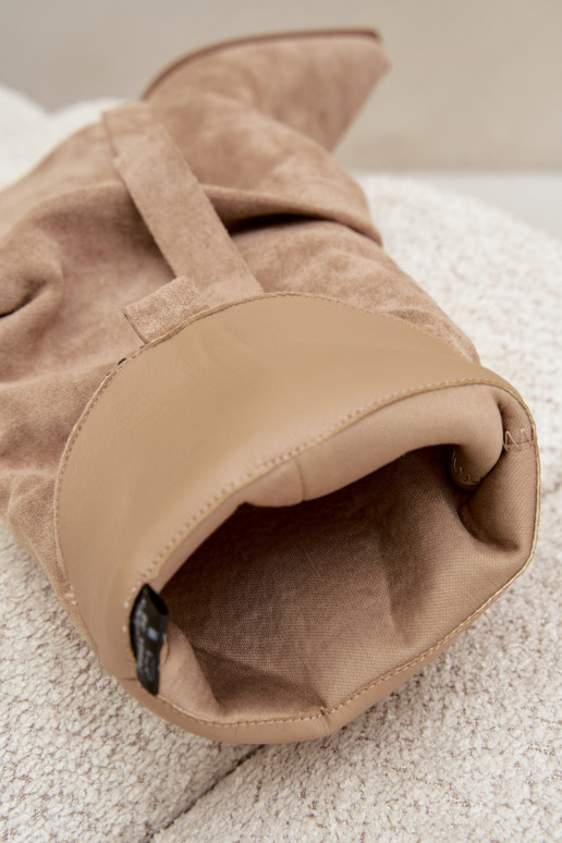 Botas femininas acima do joelho com saltos, babados e fivelas na cor areia Caster