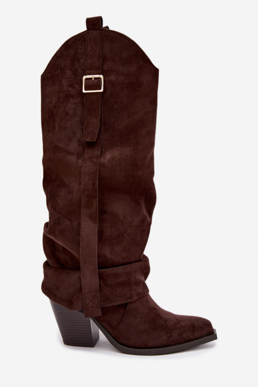 Botas femininas acima do joelho com saltos, babados e fivelas na cor chocolate Caster