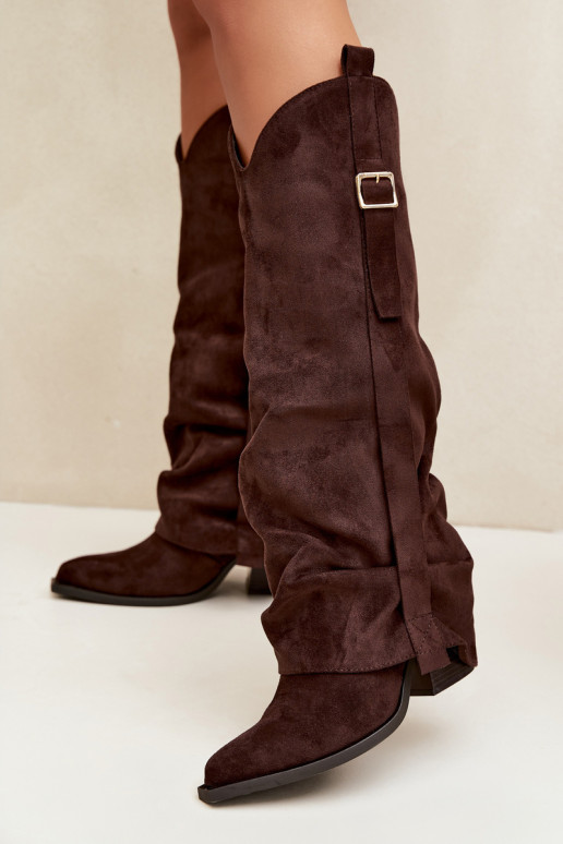 Botas femininas acima do joelho com saltos, babados e fivelas na cor chocolate Caster