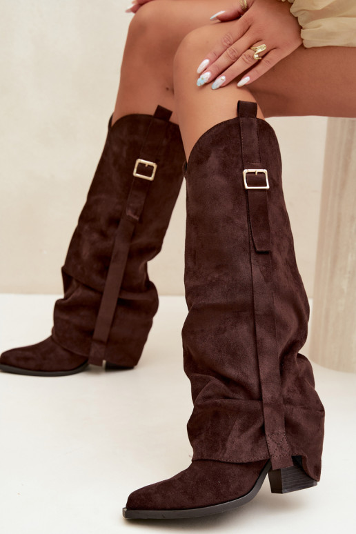 Botas femininas acima do joelho com saltos, babados e fivelas na cor chocolate Caster
