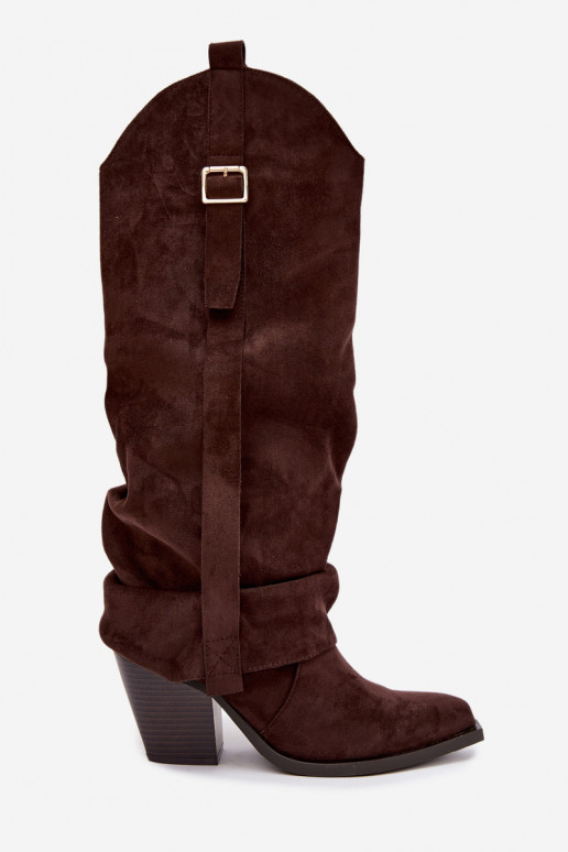 Botas femininas acima do joelho com saltos, babados e fivelas na cor chocolate Caster