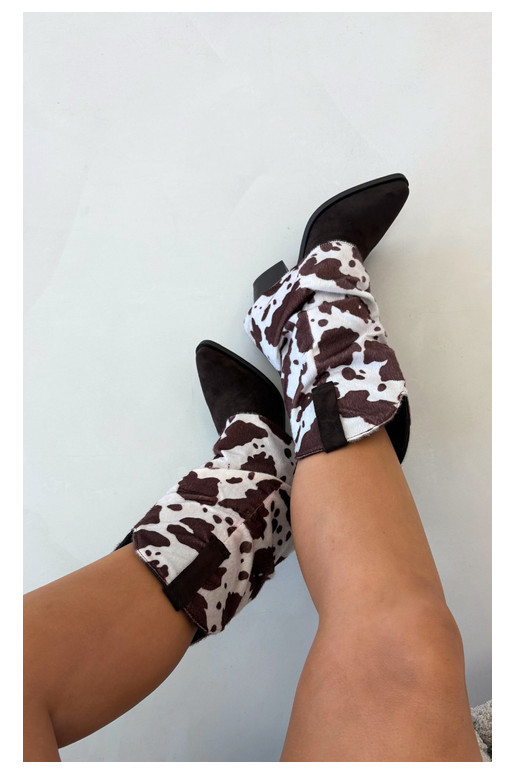 Botins estilo cowboy com cano curvo e saltos na cor marrom Havie