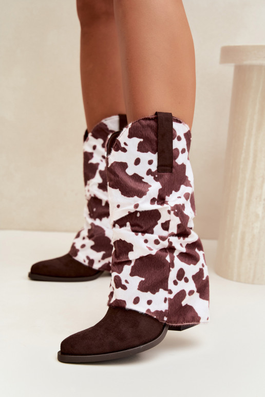 Botins estilo cowboy com cano curvo e saltos na cor marrom Havie