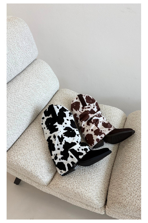 Botins estilo cowboy com cano curvo e saltos na cor preta Havie