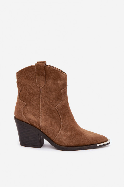Botas castanhas em camurça de estilo cowboy isoladas com saltos Pelsa