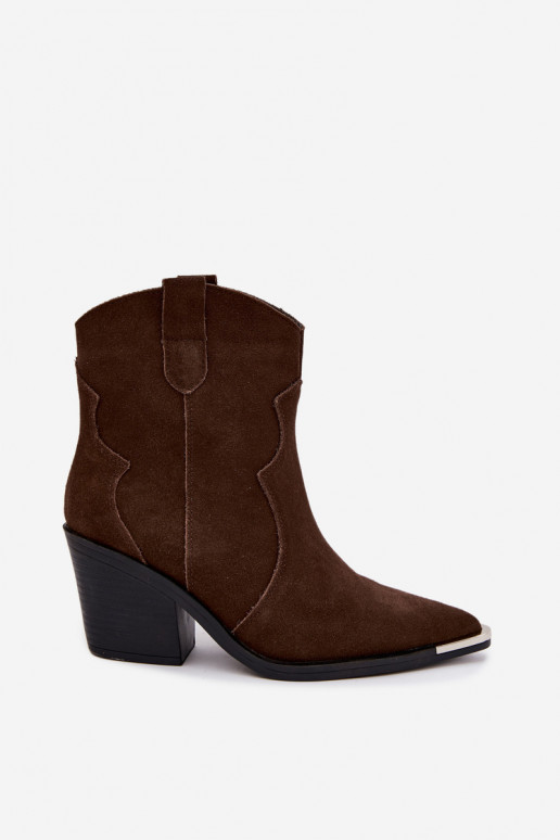 Botas de camurça chocolate de estilo cowboy isoladas com saltos Pelsa
