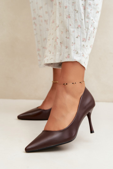 Sapatos de salto clássicos em couro sintético, cor chocolate Nesha
