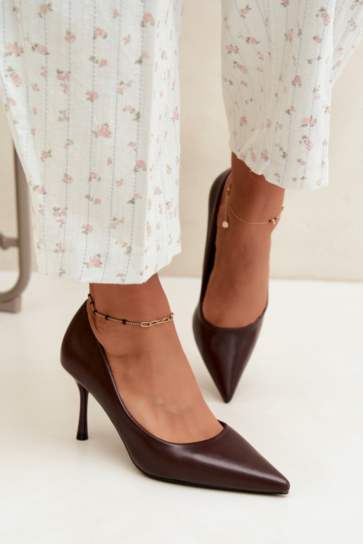 Sapatos de salto clássicos em couro sintético, cor chocolate Nesha