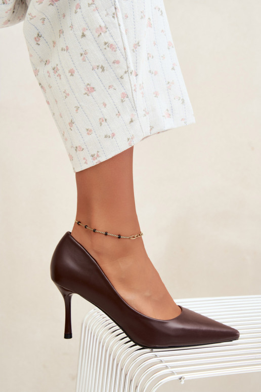Sapatos de salto clássicos em couro sintético, cor chocolate Nesha