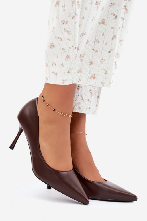 Sapatos de salto clássicos em couro sintético, cor chocolate Nesha