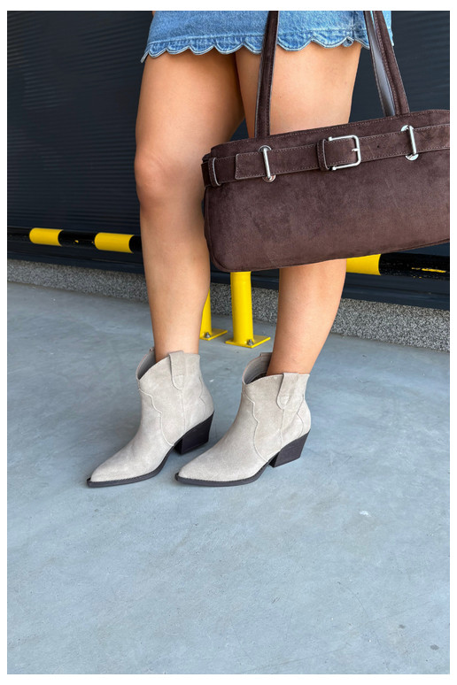 Botins de estilo cowboy slip-on em camurça sintética na cor marfim Beretta