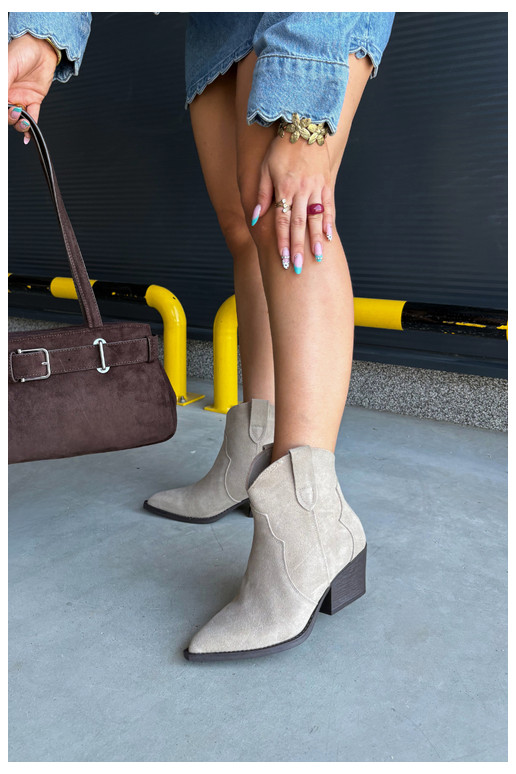 Botins de estilo cowboy slip-on em camurça sintética na cor marfim Beretta