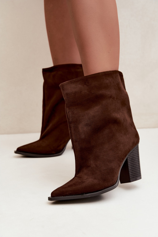 Botins femininos de bico em cor castanha Hileta