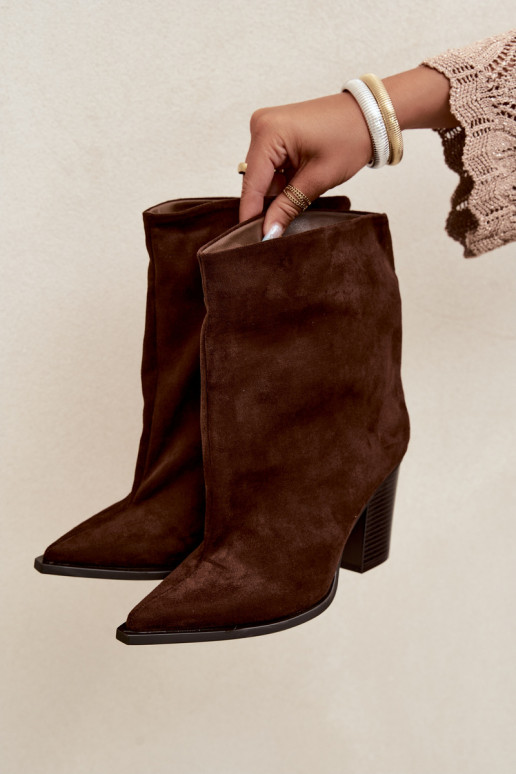 Botins femininos de bico em cor castanha Hileta