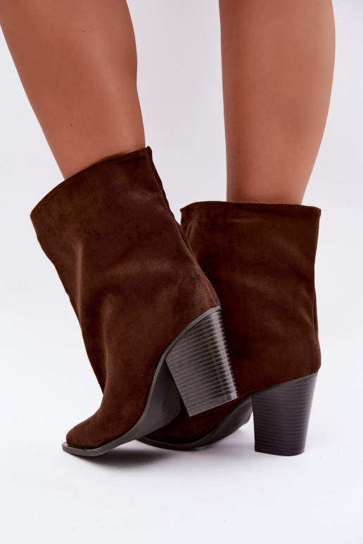 Botins femininos de bico em cor castanha Hileta
