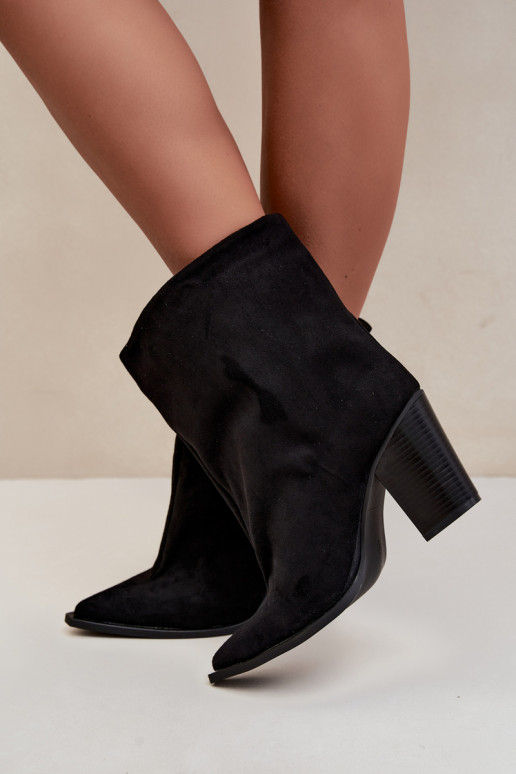 Botins femininos de bico em cor preta Hileta