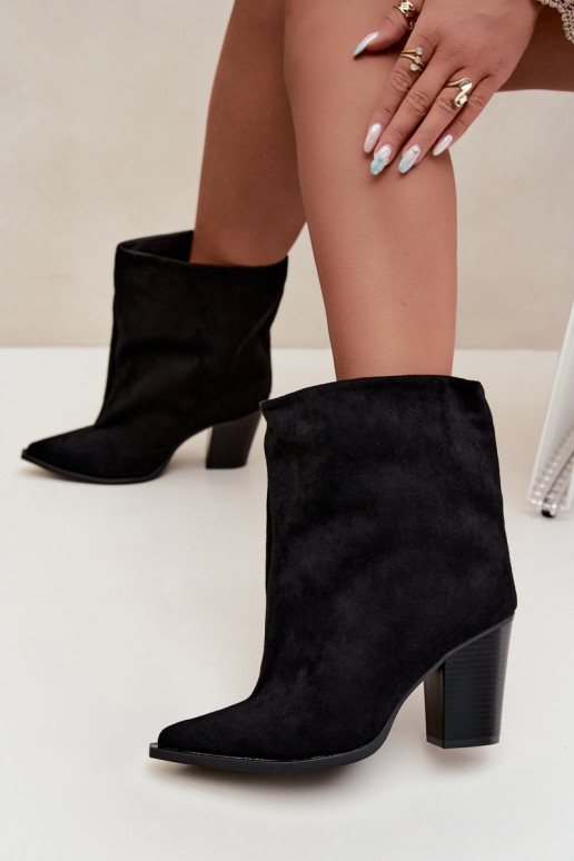 Botins femininos de bico em cor preta Hileta