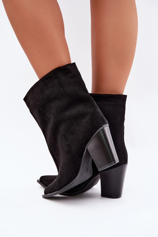 Botins femininos de bico em cor preta Hileta