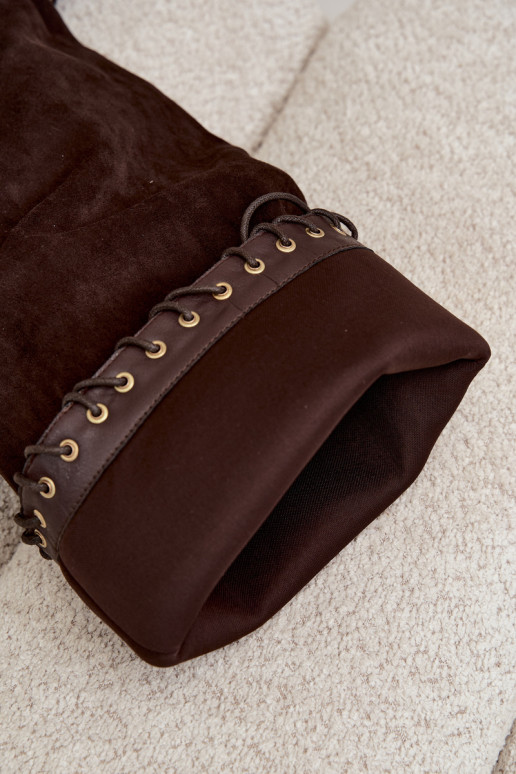 Botas altas com salto médio em camurça sintética com cadarços decorativos na cor chocolate Juletta