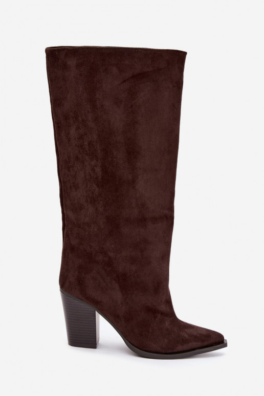 Botas femininas de cano alto slip-on com salto em camurça sintética cor chocolate Carmina