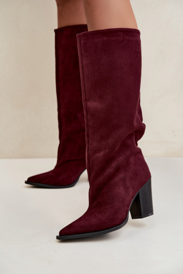 Botas femininas de cano alto slip-on com salto em camurça sintética cor bordô Carmina