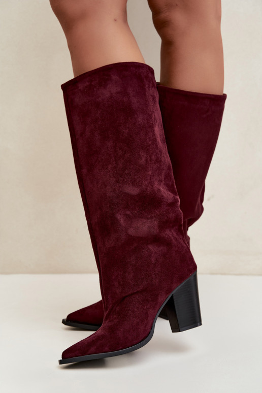 Botas femininas de cano alto slip-on com salto em camurça sintética cor bordô Carmina