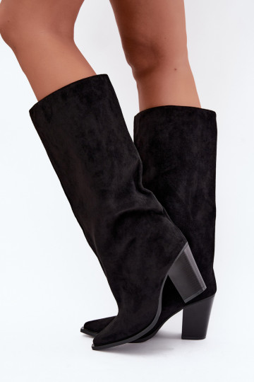 Botas femininas de cano alto slip-on com salto em camurça sintética cor preta Carmina