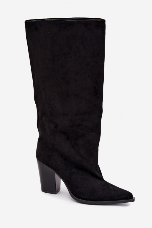 Botas femininas de cano alto slip-on com salto em camurça sintética cor preta Carmina