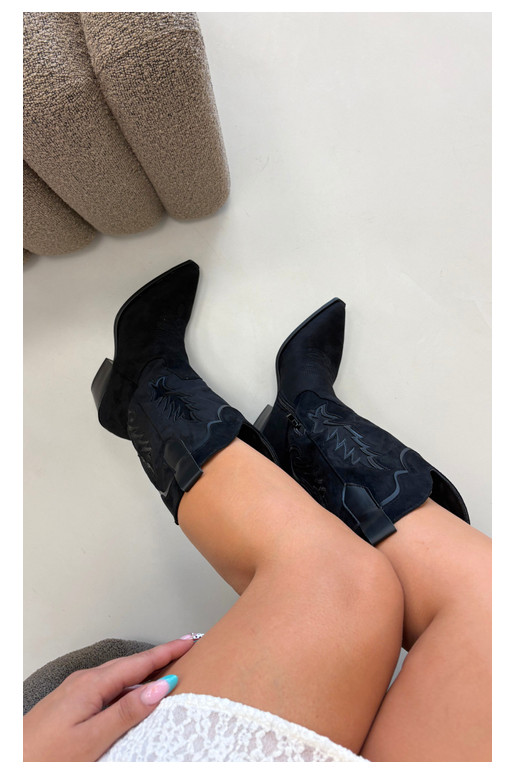 Botas altas de estilo cowboy em preto Betina