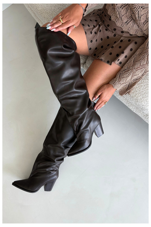 Botas femininas altas com salto em estilo slip-on em couro sintético chocolate Anica