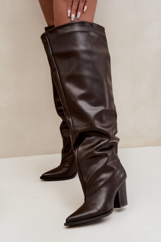 Botas femininas altas com salto em estilo slip-on em couro sintético chocolate Anica