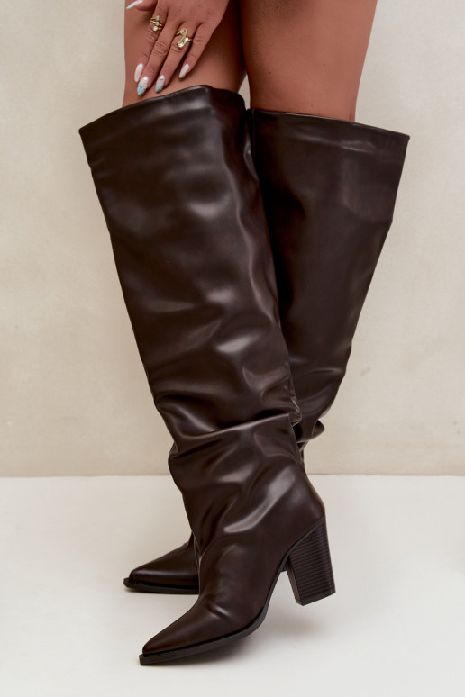Botas femininas altas com salto em estilo slip-on em couro sintético chocolate Anica