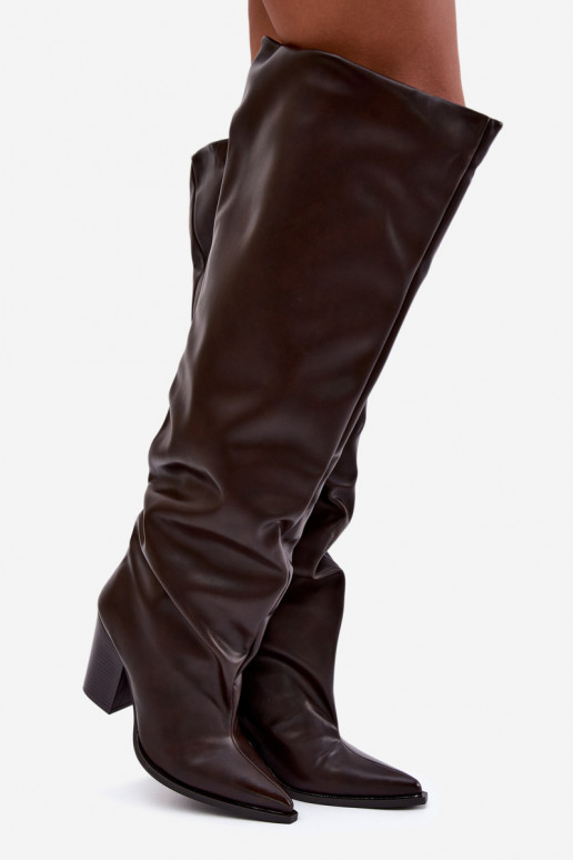 Botas femininas altas com salto em estilo slip-on em couro sintético chocolate Anica