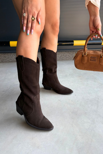 Botas altas estilo cowboy em camurça natural com isolamento e salto na cor chocolate Radley