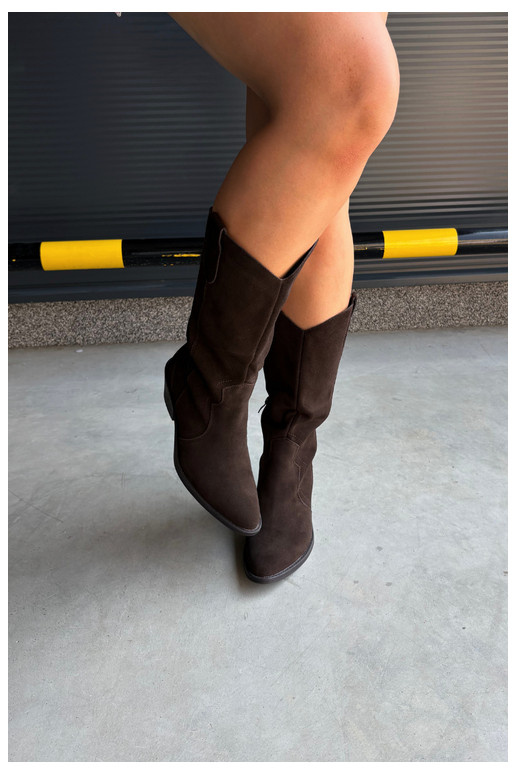 Botas altas estilo cowboy em camurça natural com isolamento e salto na cor chocolate Radley