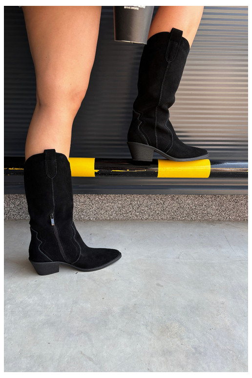 Botas altas estilo cowboy em camurça natural com isolamento e salto na cor preta Radley