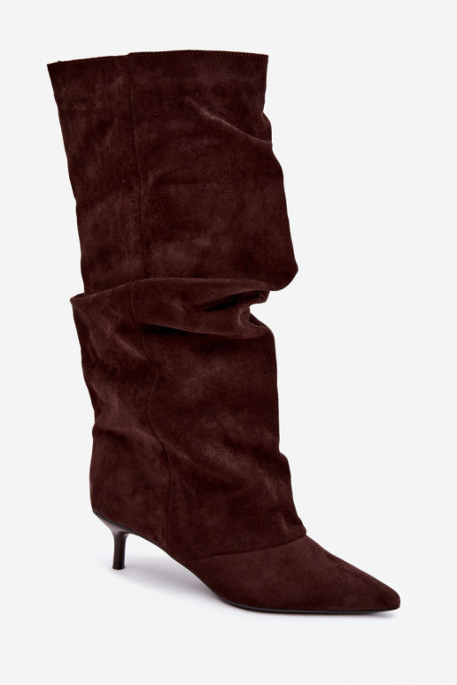 Botas de chocolate amassadas até o joelho com salto kitten de camurça LoĮen