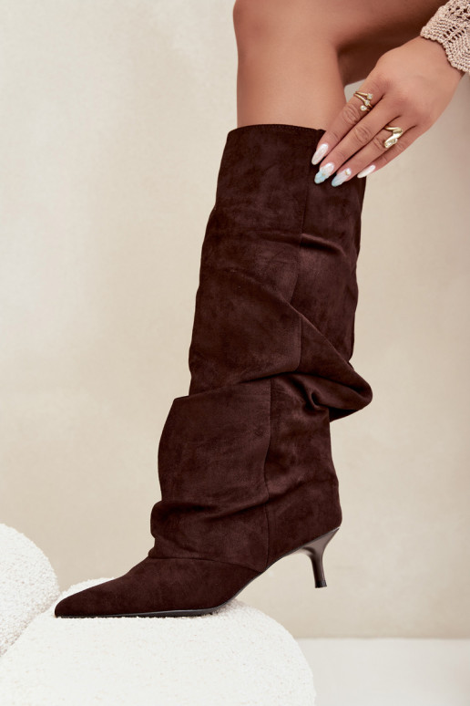 Botas de chocolate amassadas até o joelho com salto kitten de camurça LoĮen