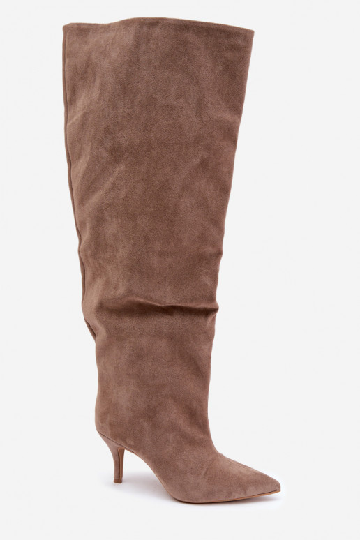 Botas femininas de cano alto slip-on com saltos finos na cor caqui Corly