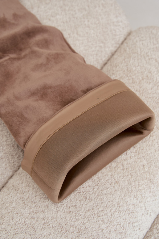 Botas femininas de cano alto slip-on com saltos finos na cor caqui Corly
