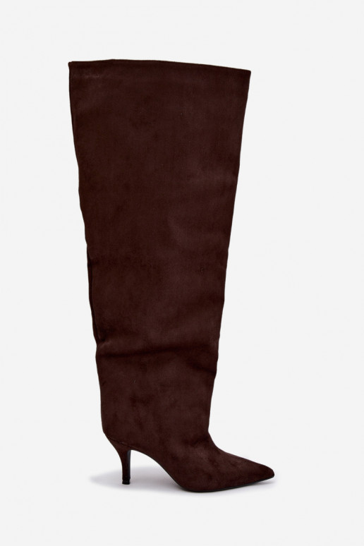 Botas femininas de cano alto slip-on com saltos finos na cor chocolate Corly