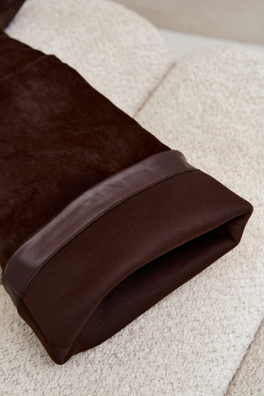 Botas femininas de cano alto slip-on com saltos finos na cor chocolate Corly
