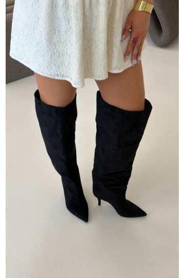 Botas femininas de cano alto slip-on com saltos finos na cor preta Corly 2