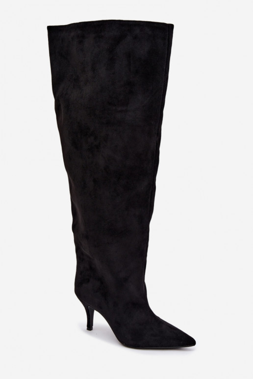 Botas femininas de cano alto slip-on com saltos finos na cor preta Corly